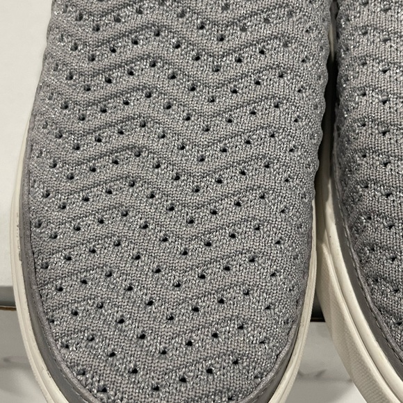 UGG Kids Caplan Slip-On Sneaker New - Picture 10 of 11